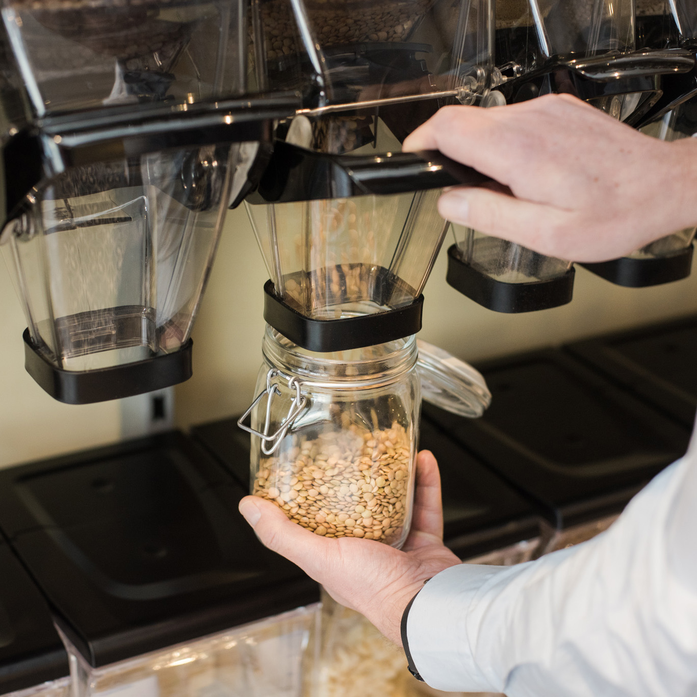 bovey_pour_cereal